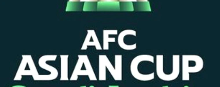 Sân vận động bóng đá về đêm với cúp bạc UEFA và cụm đồng hồ nhiều múi giờ minh họa trận Siêu cúp châu Âu 2026 giữa PSG và Aston Villa tại Salzburg